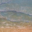 出町麻衣子：裾 - 春の沖縄の海の波打ち際には、幾重もの白波が美しく立っていて、まるでワンピースの裾のレースのように可愛らしく感じた。【455mm×335mm／雲肌麻紙、岩絵の具、胡粉、サンドマチエール】